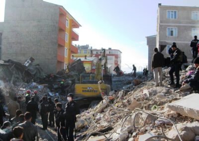 La OMS envía suministros sanitarios para llegar a 400 000 personas afectadas por los terremotos de Türkiye y la República Árabe Siria