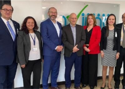 Invima y USP consolidan cooperación internacional para fortalecer la regulación de medicamentos en Colombia